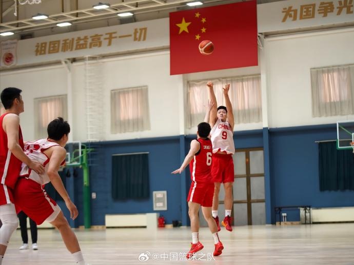  對(duì)抗訓(xùn)練繼續(xù)！中國(guó)男籃最新訓(xùn)練圖集新鮮出爐