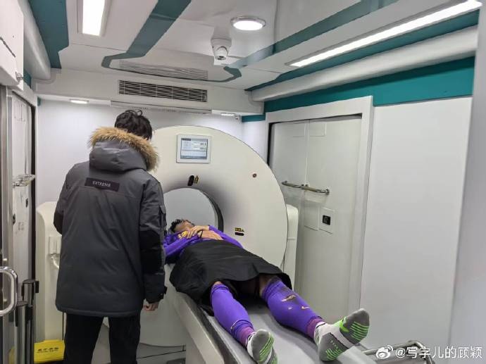  記者：謝維軍初步檢查無(wú)大礙，后續(xù)兩天還要注意觀察