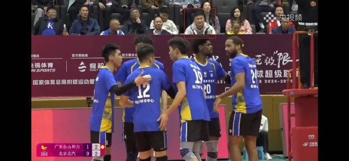  罕見(jiàn)！杜鋒觀看排超聯(lián)賽排位賽 對(duì)陣雙方是廣東男排VS北京男排
