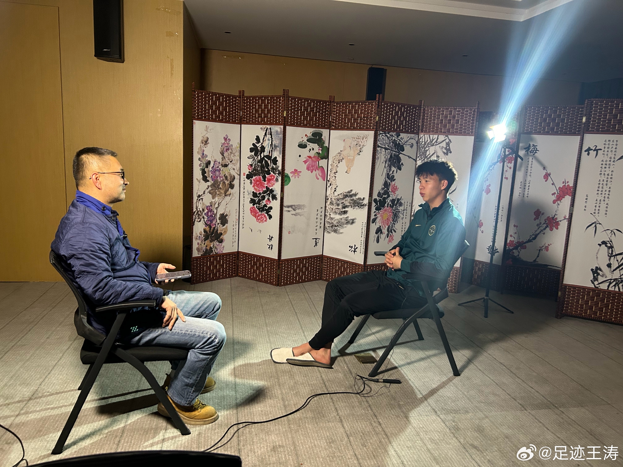  記者：王鈺棟視韋世豪為偶像&想加他微信，現(xiàn)進了國足不知加到?jīng)]