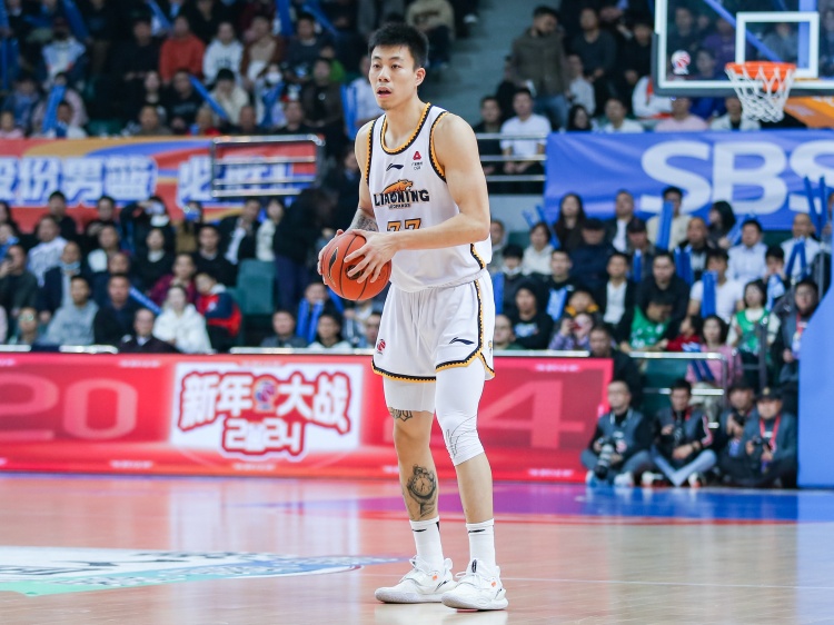  攻防俱佳！張鎮(zhèn)麟15中8拿到19分7板6助5斷2帽