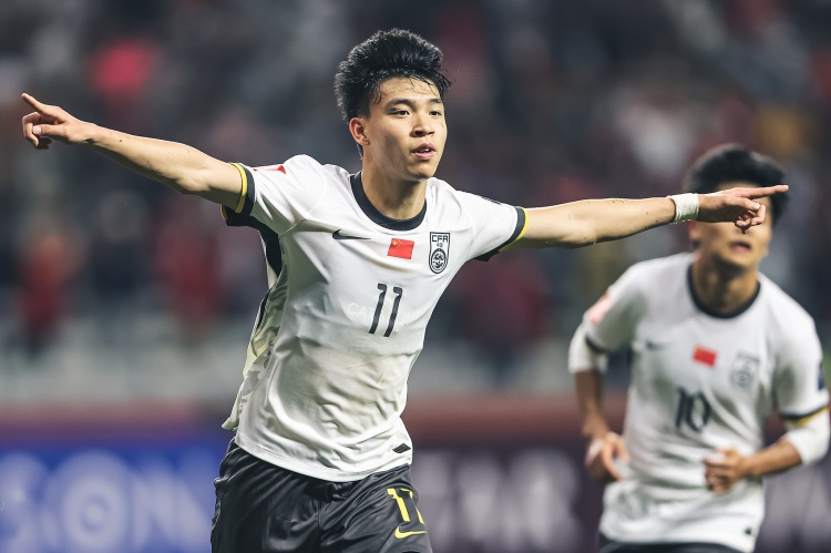  北青體育：18歲“跳級生”王鈺棟有望進入國足客戰(zhàn)沙特名單！
